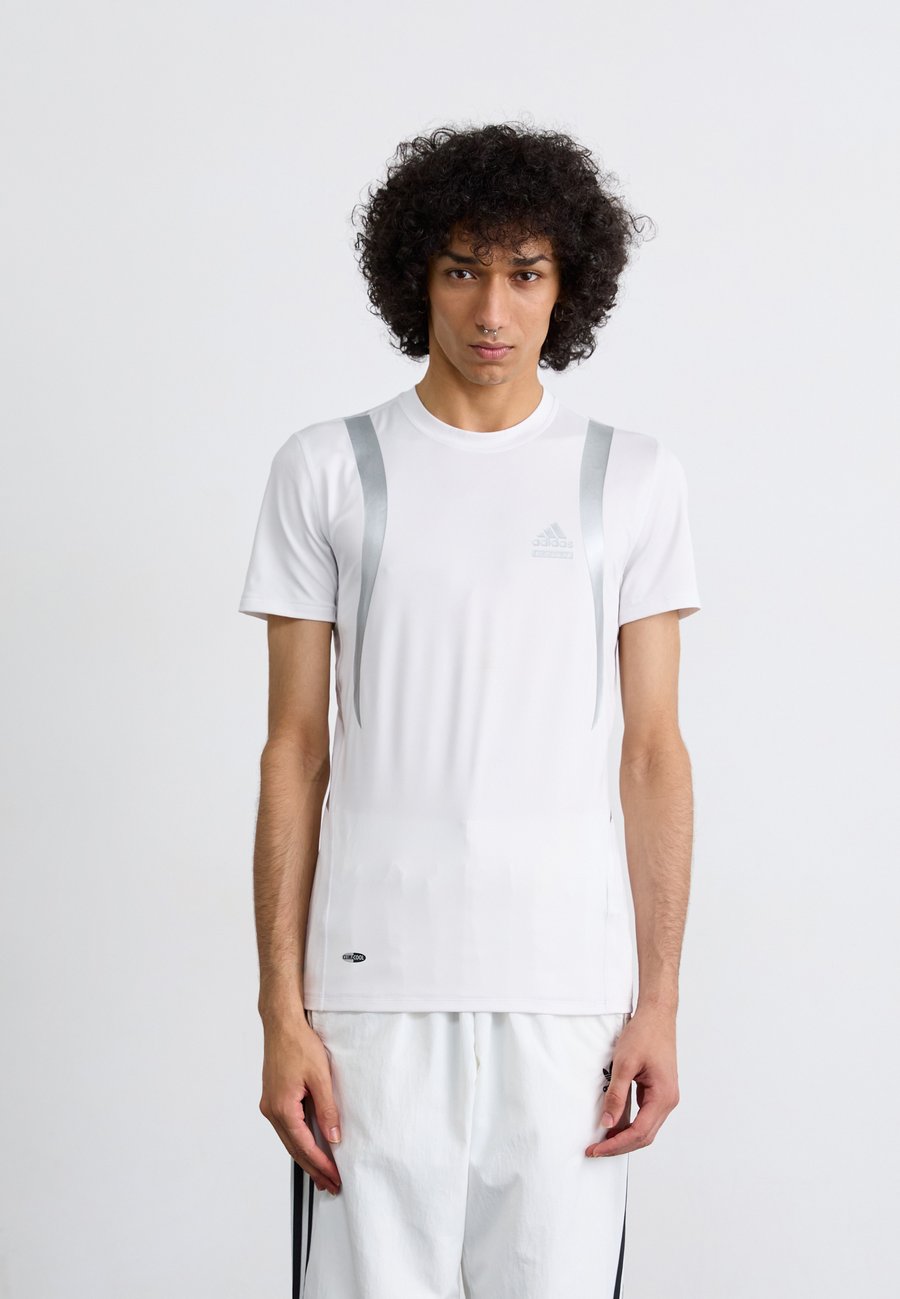 Футболка Adidas Originals TEE, White, Белый, Футболка Adidas Originals TEE, White
Футболка Adidas Originals TEE, White, Белый, Футболка Adidas Originals TEE, White