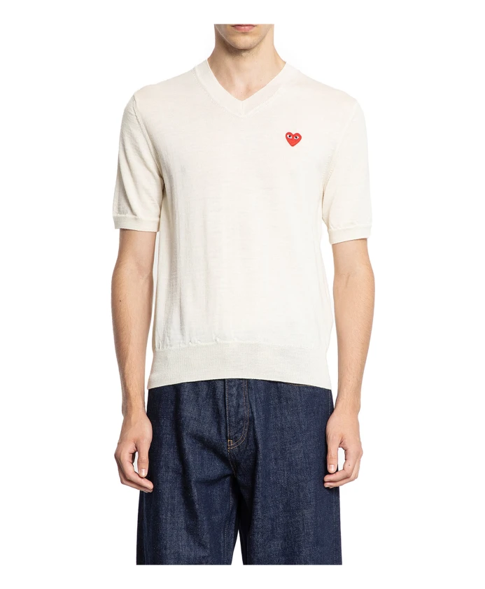 Вязаный свитер с красной эмблемой Comme Des Garã§Ons Play, белый
Вязаный свитер с красной эмблемой Comme Des Garã§Ons Play, белый