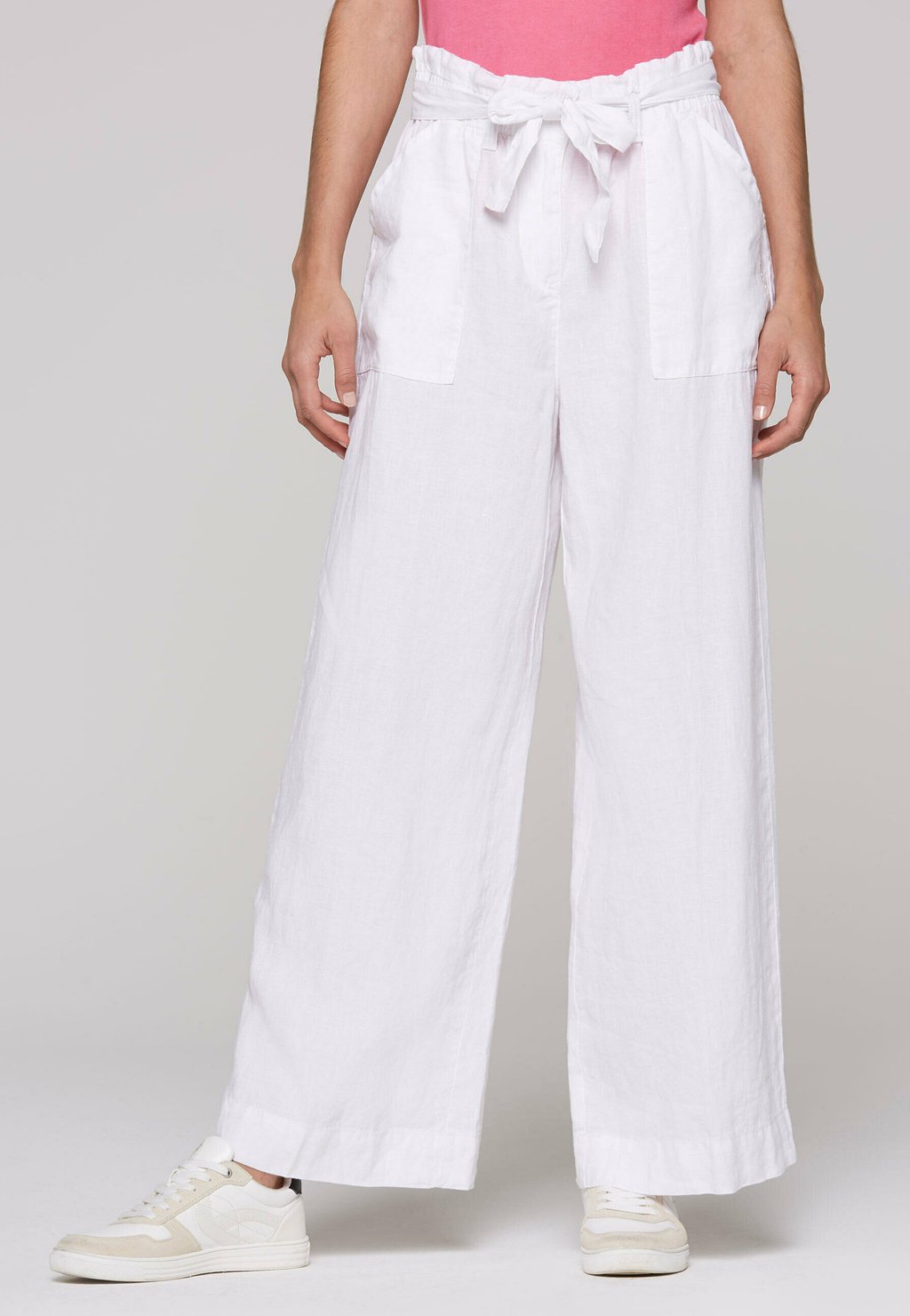 Брюки MIT WEITEM BEIN UND BINDEGÜRTEL Soccx, белый
Брюки MIT WEITEM BEIN UND BINDEGÜRTEL Soccx, белый