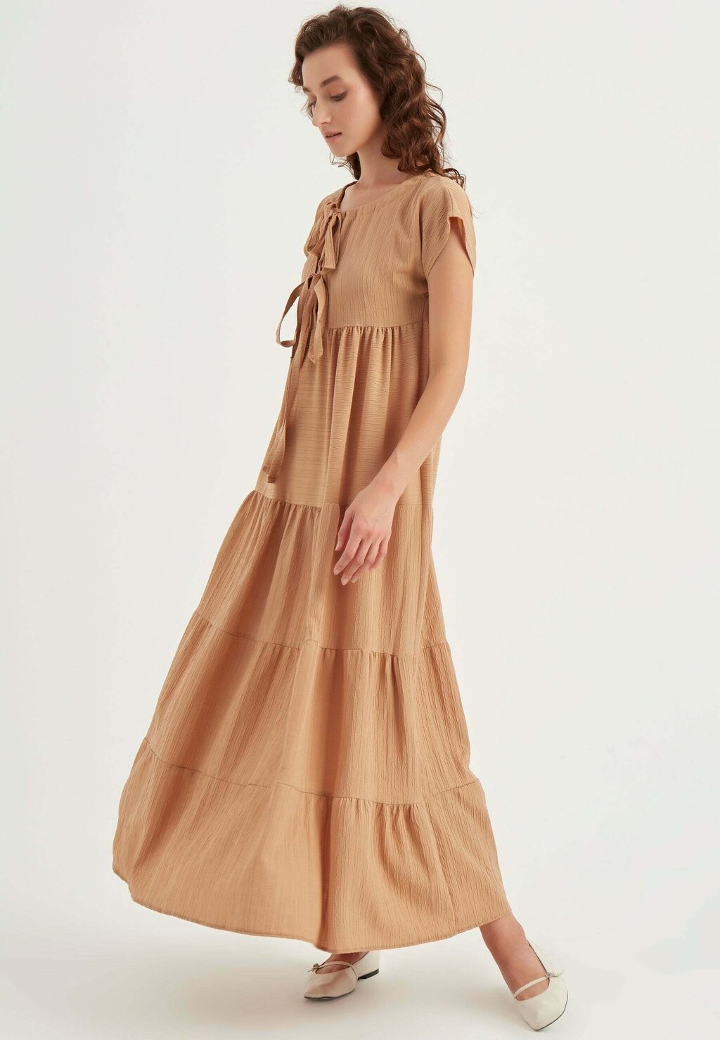 Платье макси RUFFLED Chiquelle, светло-коричневый 
Платье макси RUFFLED Chiquelle, светло-коричневый