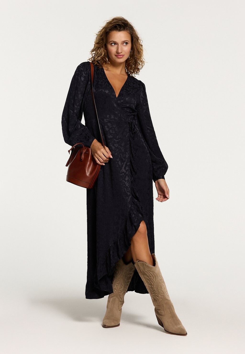 Длинное платье Modena Shiwi, цвет dark navy blue
Длинное платье Modena Shiwi, цвет dark navy blue