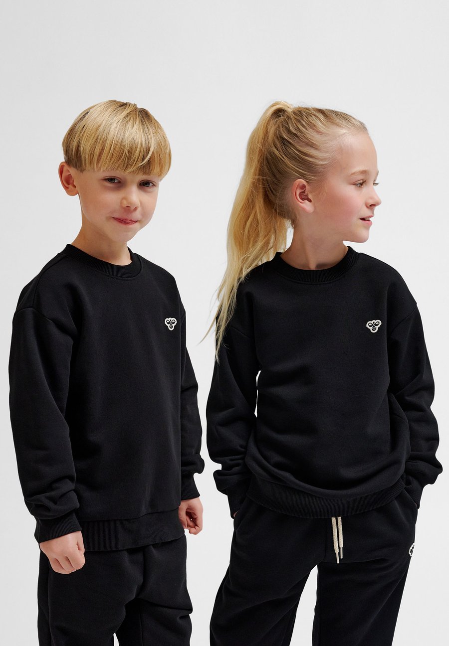 Толстовка Hummel CREWNECK , Black
Толстовка Hummel CREWNECK , Black