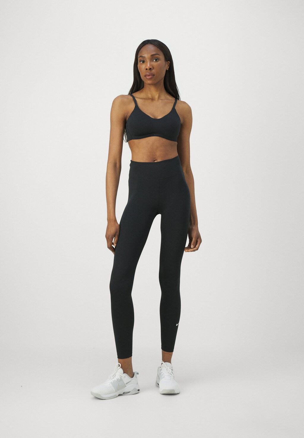 Спортивный бюстгальтер с легкой поддержкой ALATE MINIMALIST BRA Nike, черный
Спортивный бюстгальтер с легкой поддержкой ALATE MINIMALIST BRA Nike, черный