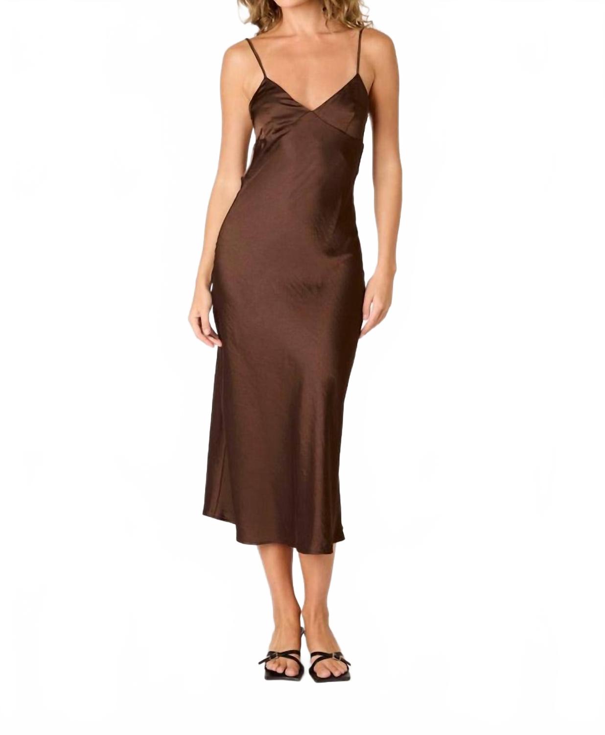 Коричневое платье миди Chrishelle NIA
Коричневое платье миди Chrishelle NIA