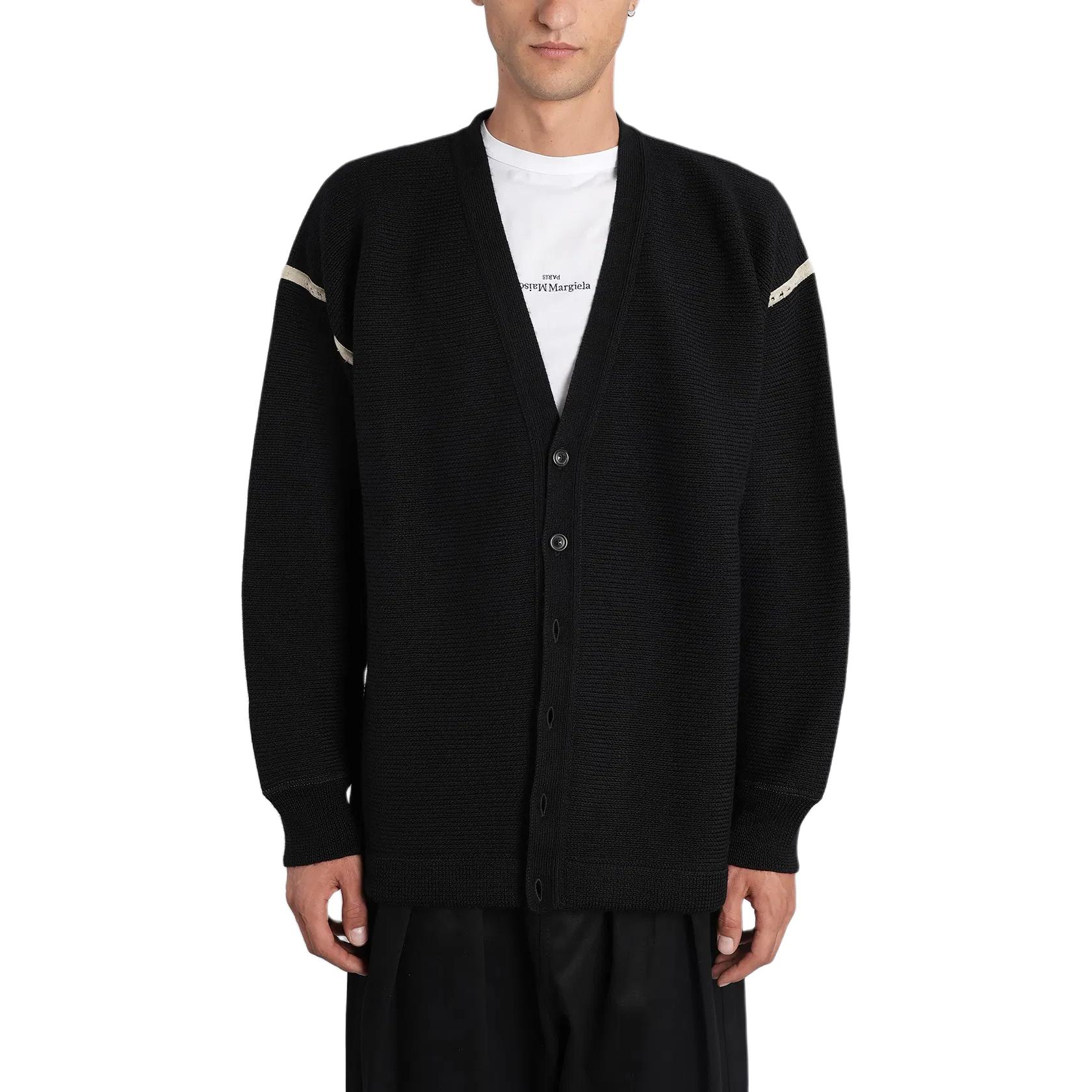 Ребристый шерстяной кардиган с налокотниками Maison Margiela, черный
Ребристый шерстяной кардиган с налокотниками Maison Margiela, черный