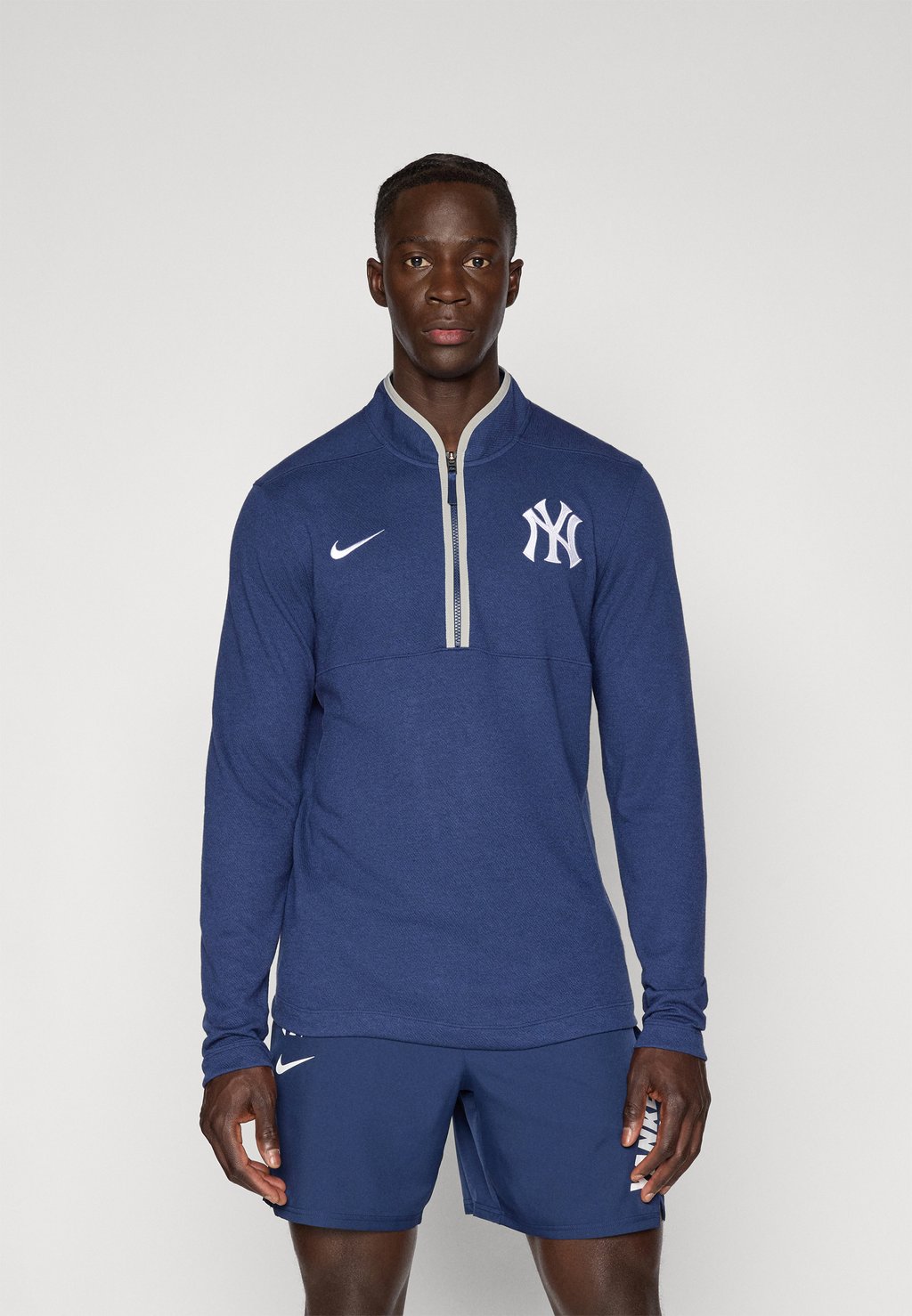 Лонгслив MLB NEW YORK YANKEES VICTORY HALF ZIP - Club wear Nike Performance, синий
Лонгслив MLB NEW YORK YANKEES VICTORY HALF ZIP - Club wear Nike Performance, синий
