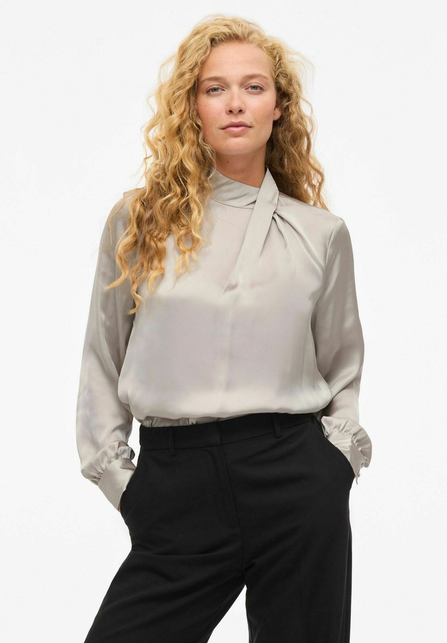 Блуза VILA MIT LANGEN ÄRMELN VISOFIE STEHKRAGEN, Cement/Beige
Блуза VILA MIT LANGEN ÄRMELN VISOFIE STEHKRAGEN, Cement/Beige