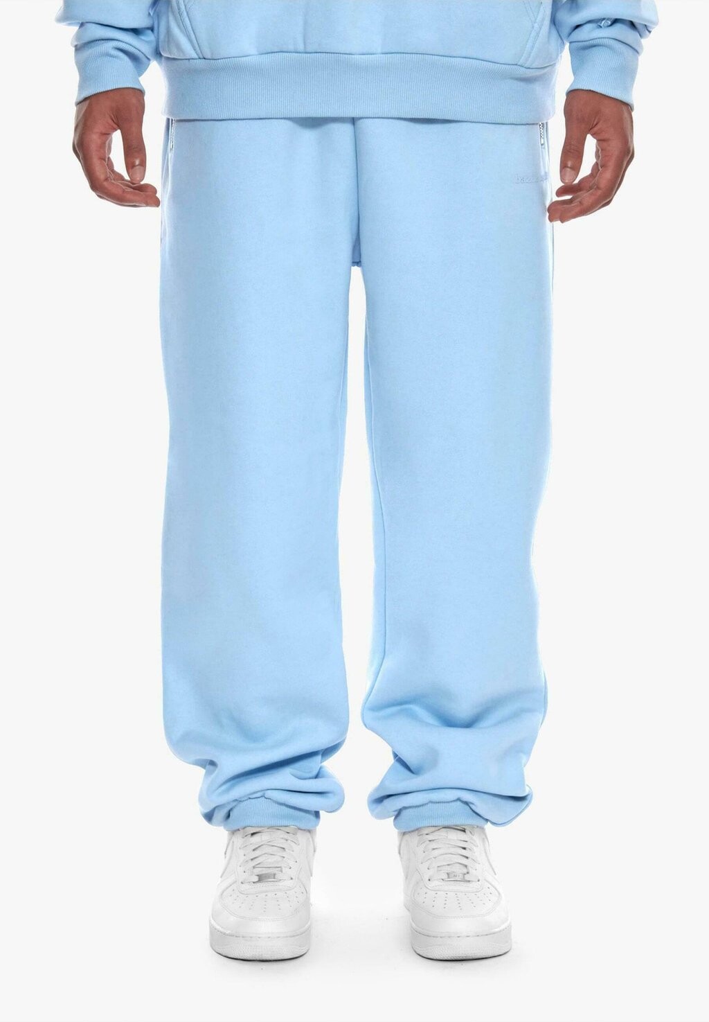 Брюки для бега DROP SUPER HEAVY BLANK JOGGER Dropsize, цвет babyblue
Брюки для бега DROP SUPER HEAVY BLANK JOGGER Dropsize, цвет babyblue