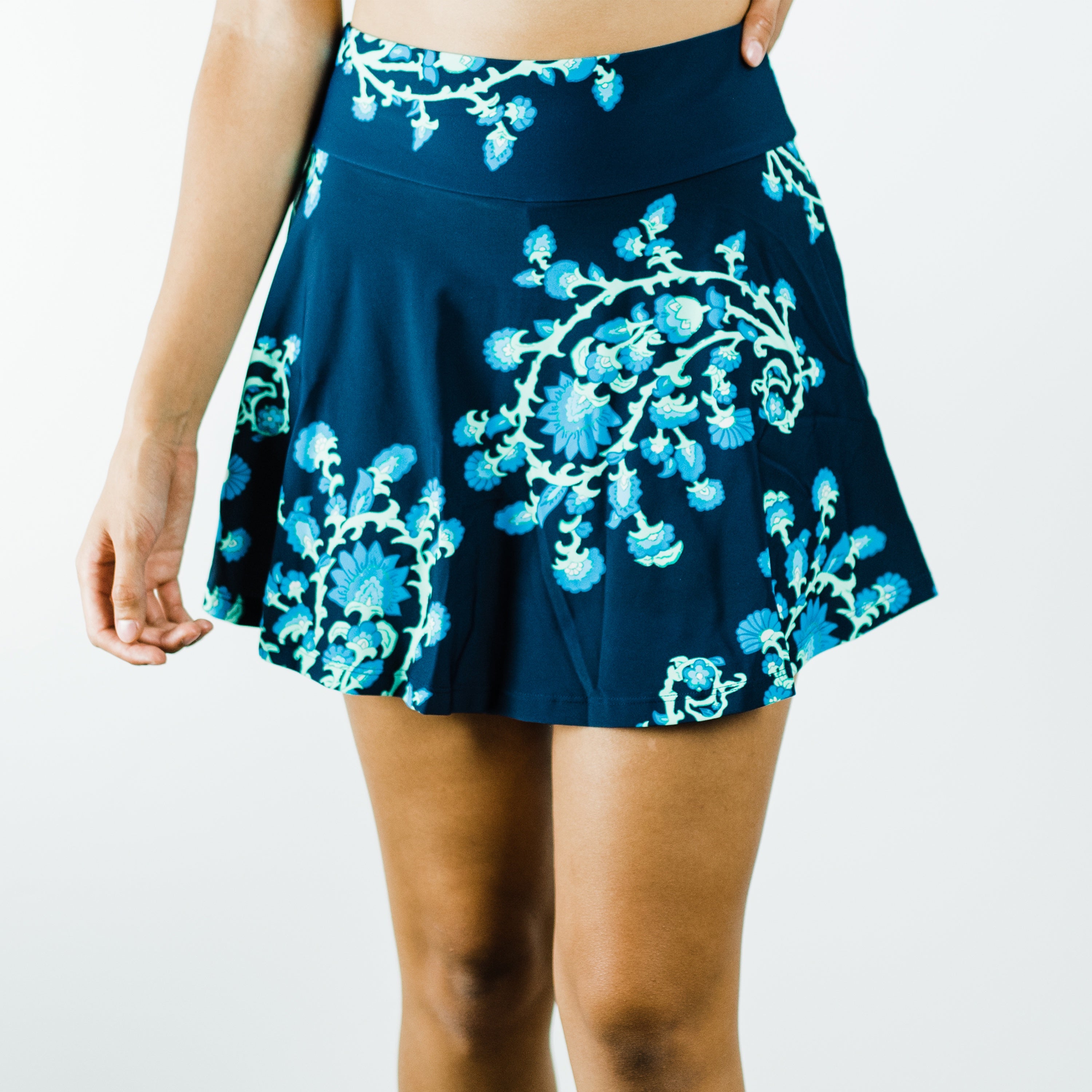 Женская струящаяся юбка для плавания с высокой талией и шортами Calypsa, цвет barbados blue
Женская струящаяся юбка для плавания с высокой талией и шортами Calypsa, цвет barbados blue