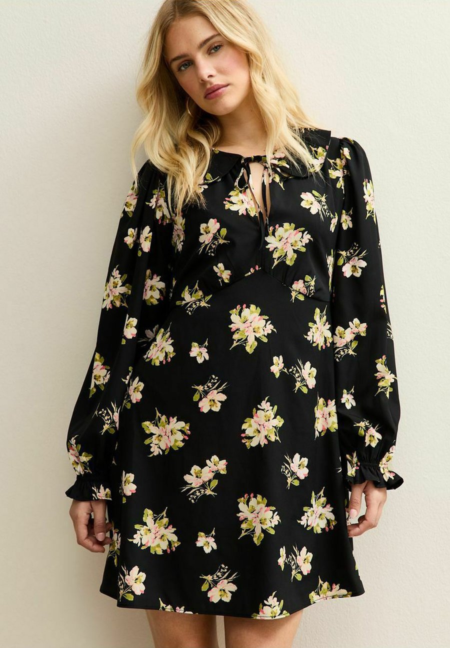 Платье New Look FLORAL PRINT COLLARED KEYHOLE NECK A-LINE MINI, Black Pattern/Black
Платье New Look FLORAL PRINT COLLARED KEYHOLE NECK A-LINE MINI, Black Pattern/Black