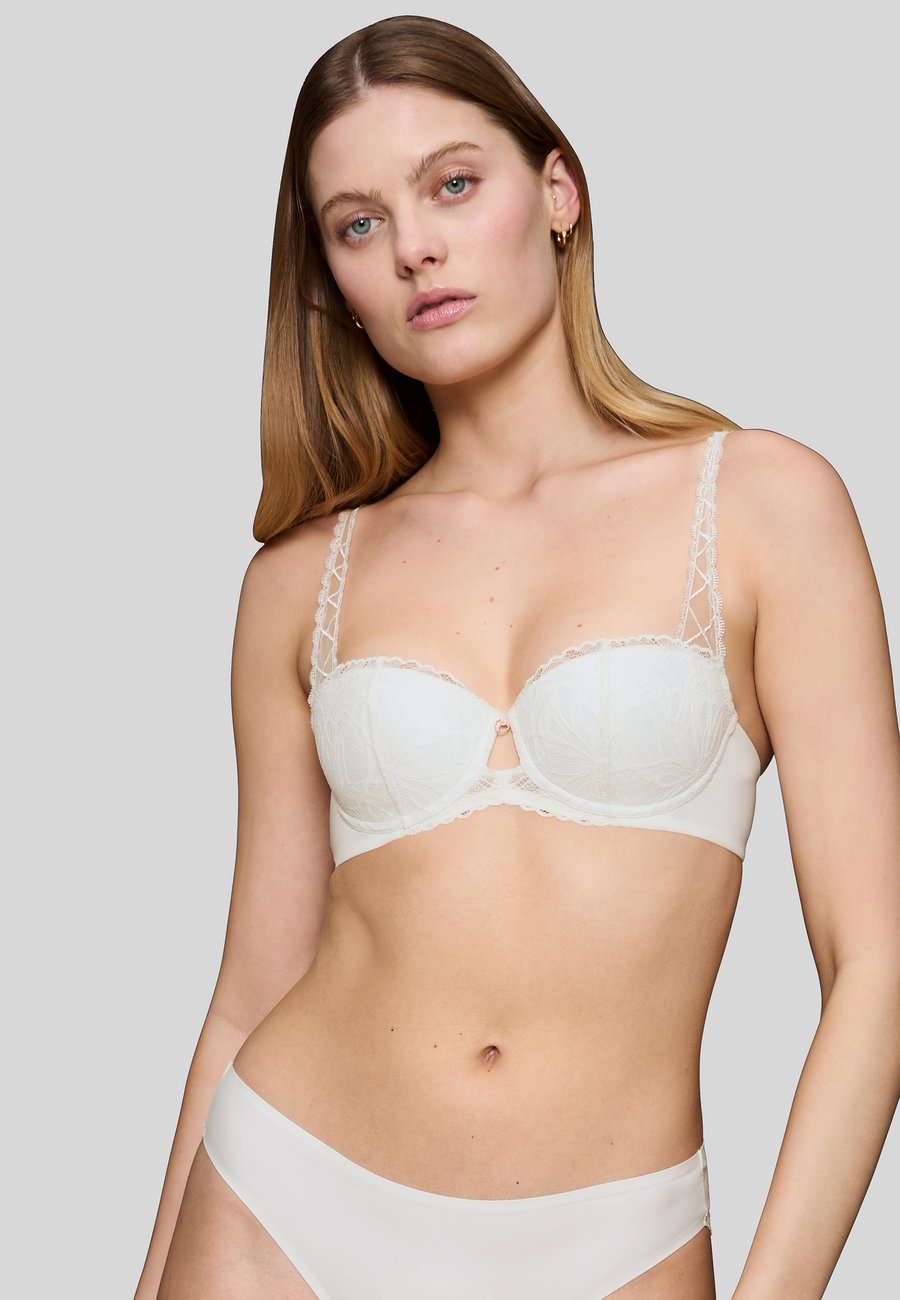 Бюстгальтер Triumph Balconette bra, Silk White/White
Бюстгальтер Triumph Balconette bra, Silk White/White