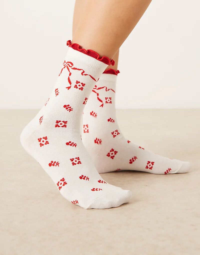 Носки с красным бантом в белом цвете
Носки с красным бантом в белом цвете