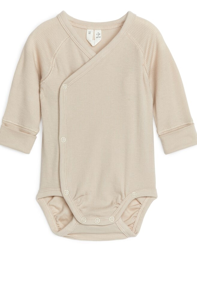 Широкий комбинезон в рубчик для новорожденных Arket, бежевый
Широкий комбинезон в рубчик для новорожденных Arket, бежевый