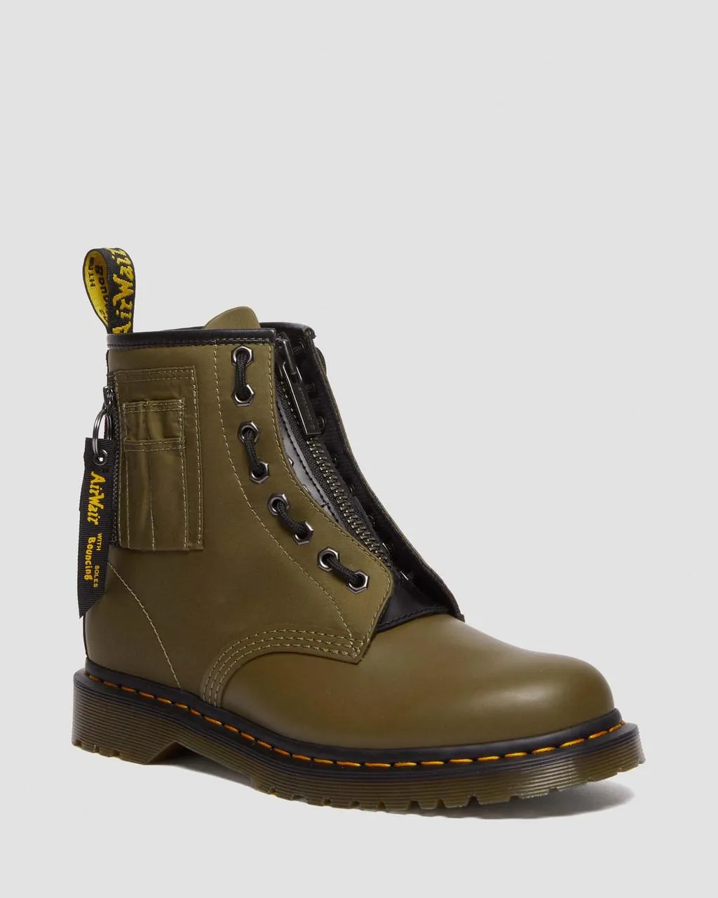 Ботинки Dr. Martens 1460 Ben Alpha Industries на шнуровке из нейлона и кожи, оливковый+черный
Ботинки Dr. Martens 1460 Ben Alpha Industries на шнуровке из нейлона и кожи, оливковый+черный