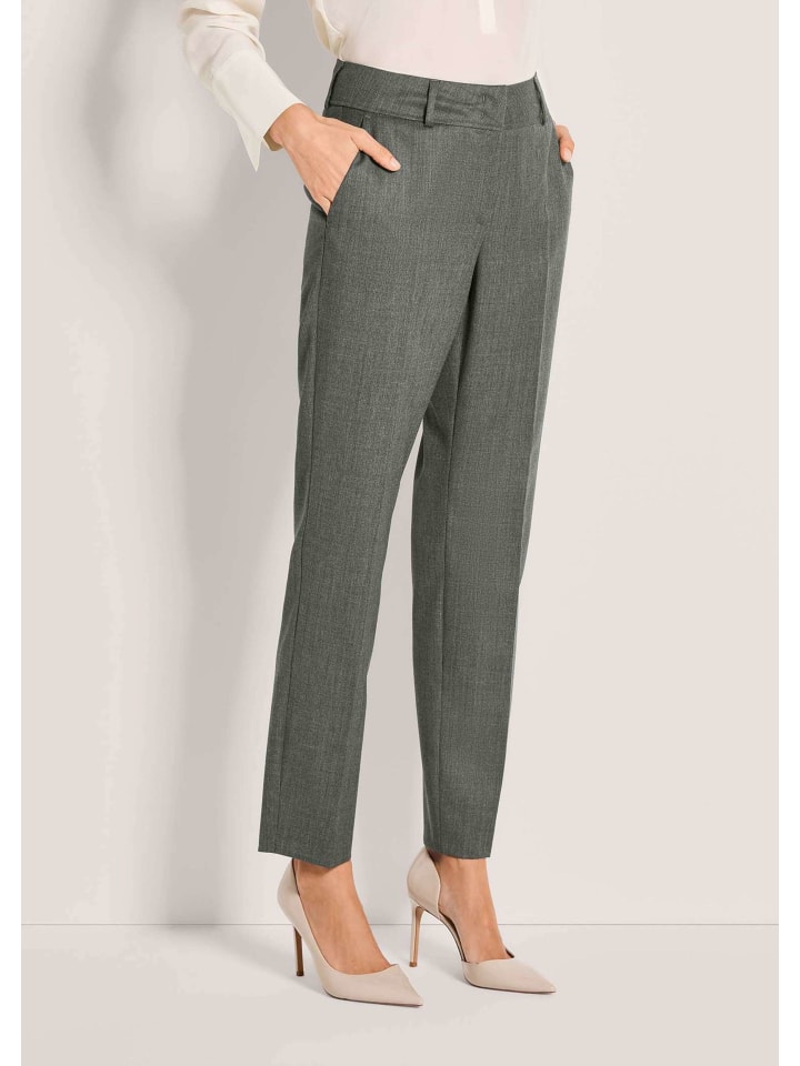 MADELEINE Брюки с воротником-стойкой и фигурным поясом серо-меланжевого цвета
MADELEINE Брюки с воротником-стойкой и фигурным поясом серо-меланжевого цвета