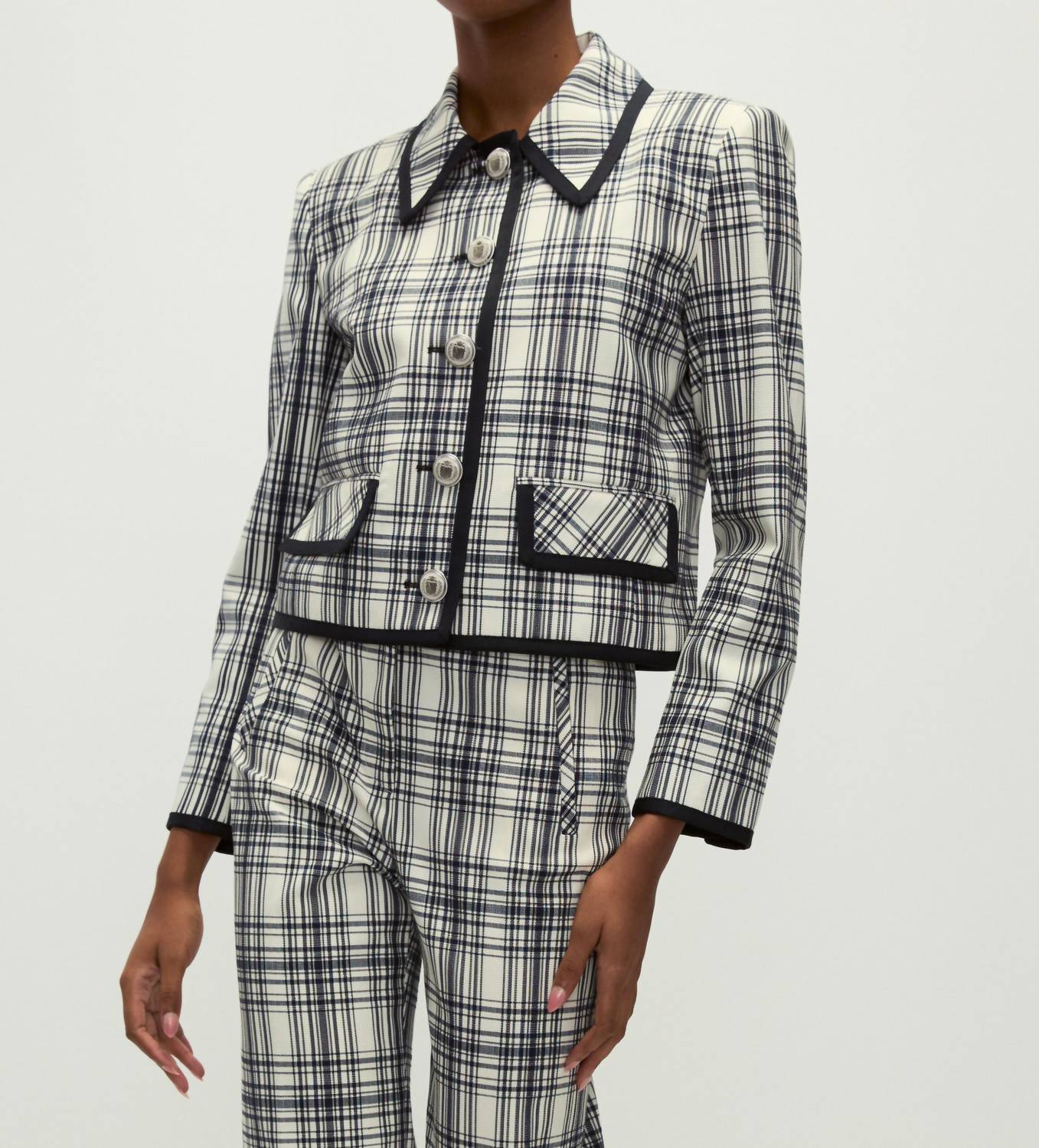 Куртка Makayla цвета слоновой кости и темно-синяя Veronica Beard
Куртка Makayla цвета слоновой кости и темно-синяя Veronica Beard