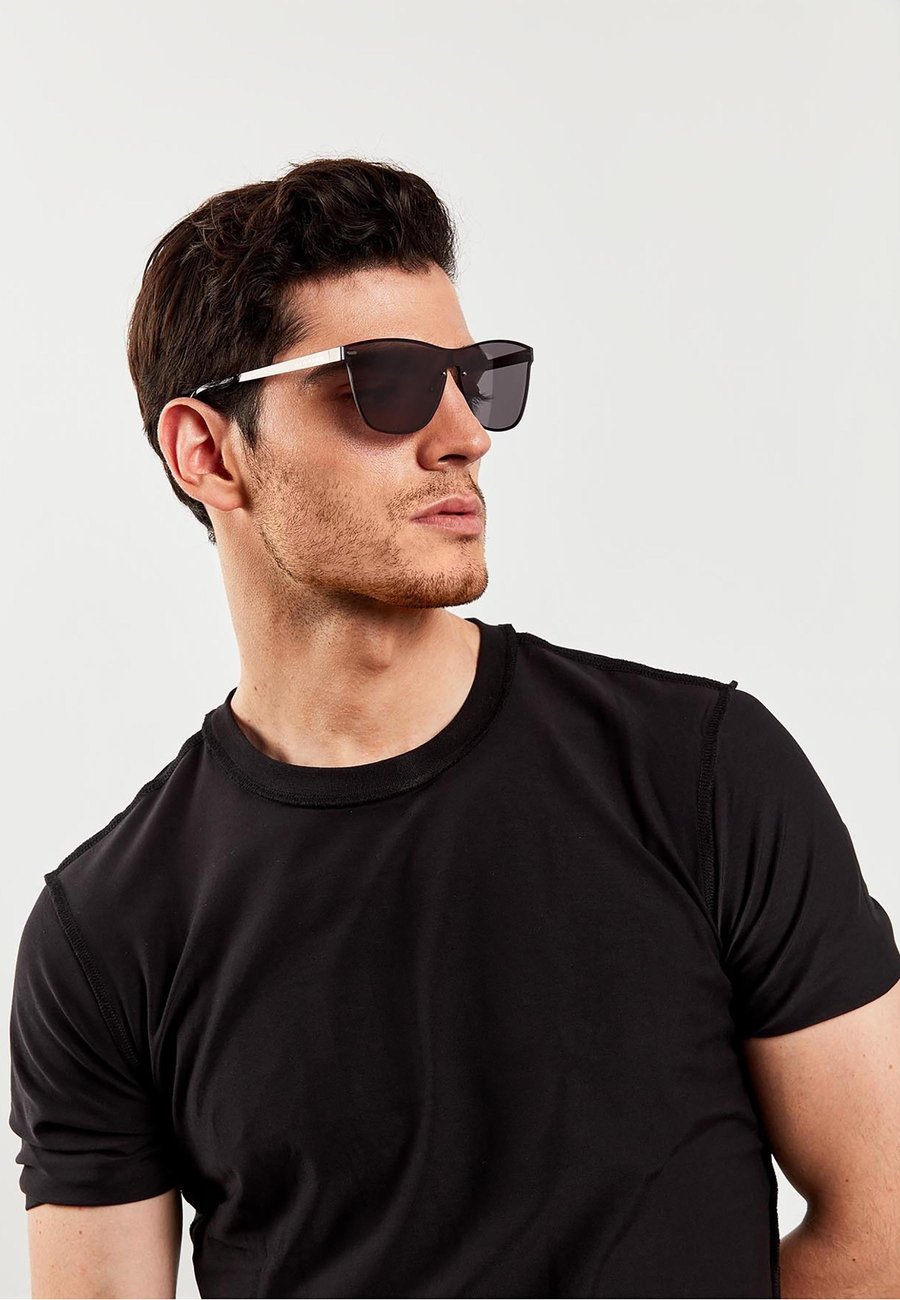 Солнцезащитные очки Hawkers ONE VENM METAL, Black
Солнцезащитные очки Hawkers ONE VENM METAL, Black