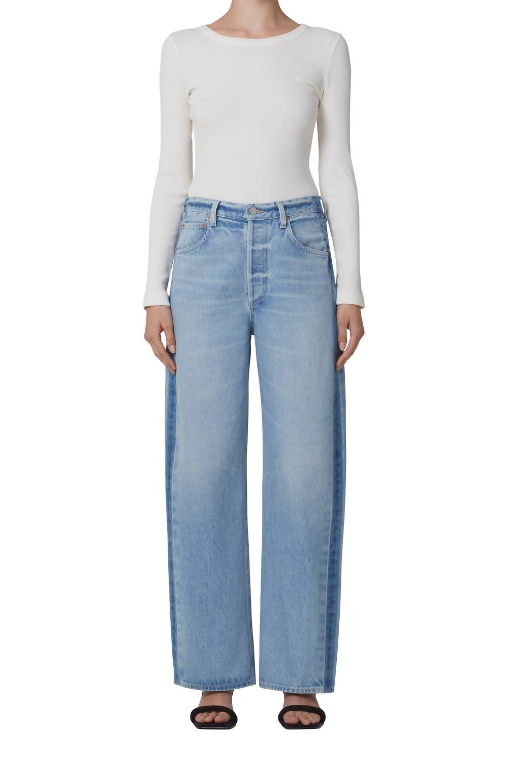 Citizens of Humanity Джинсы Ayla Baggy Jeans In Tuxedo Skylights
Citizens of Humanity Джинсы Ayla Baggy Jeans In Tuxedo Skylights