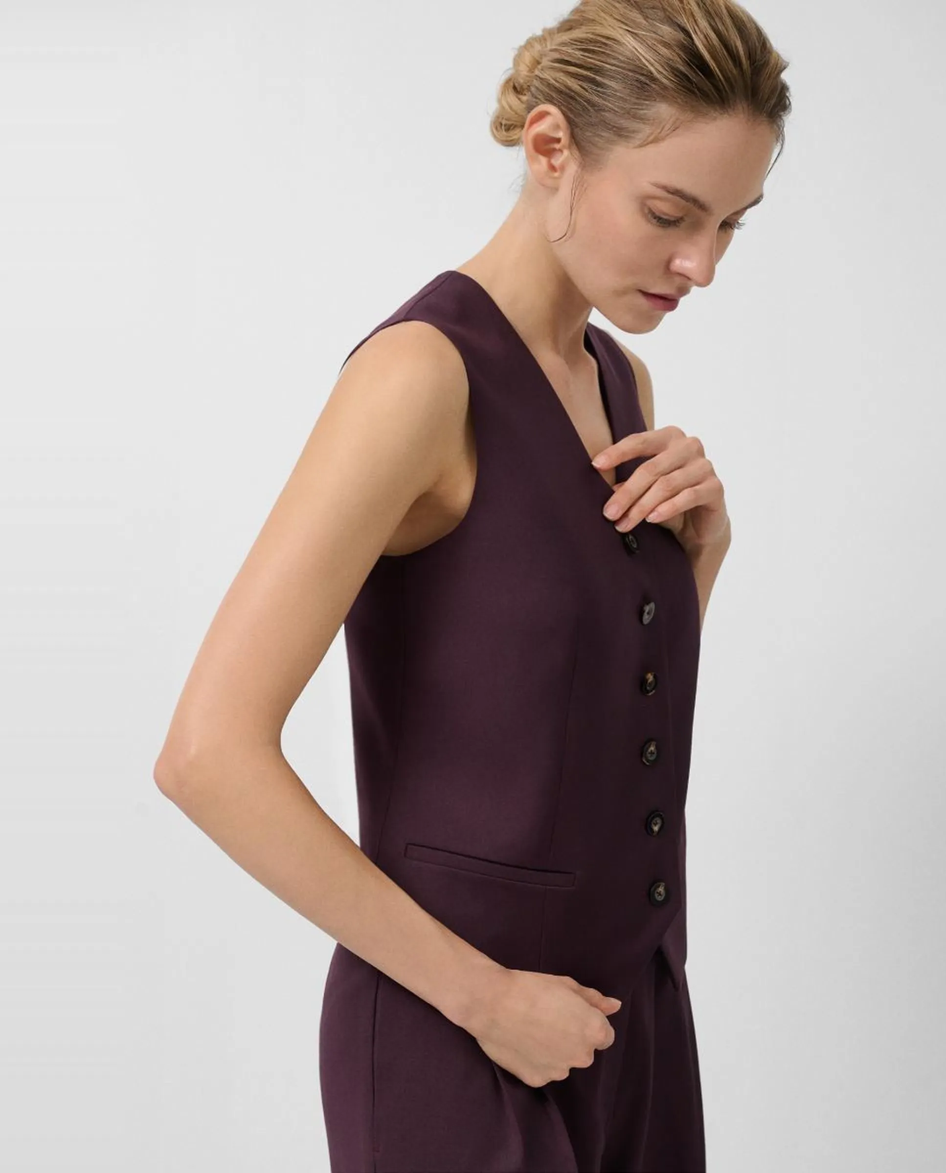 Женский жакет мужского кроя из шерсти Roberto Verino, серовато-красный
Женский жакет мужского кроя из шерсти Roberto Verino, серовато-красный