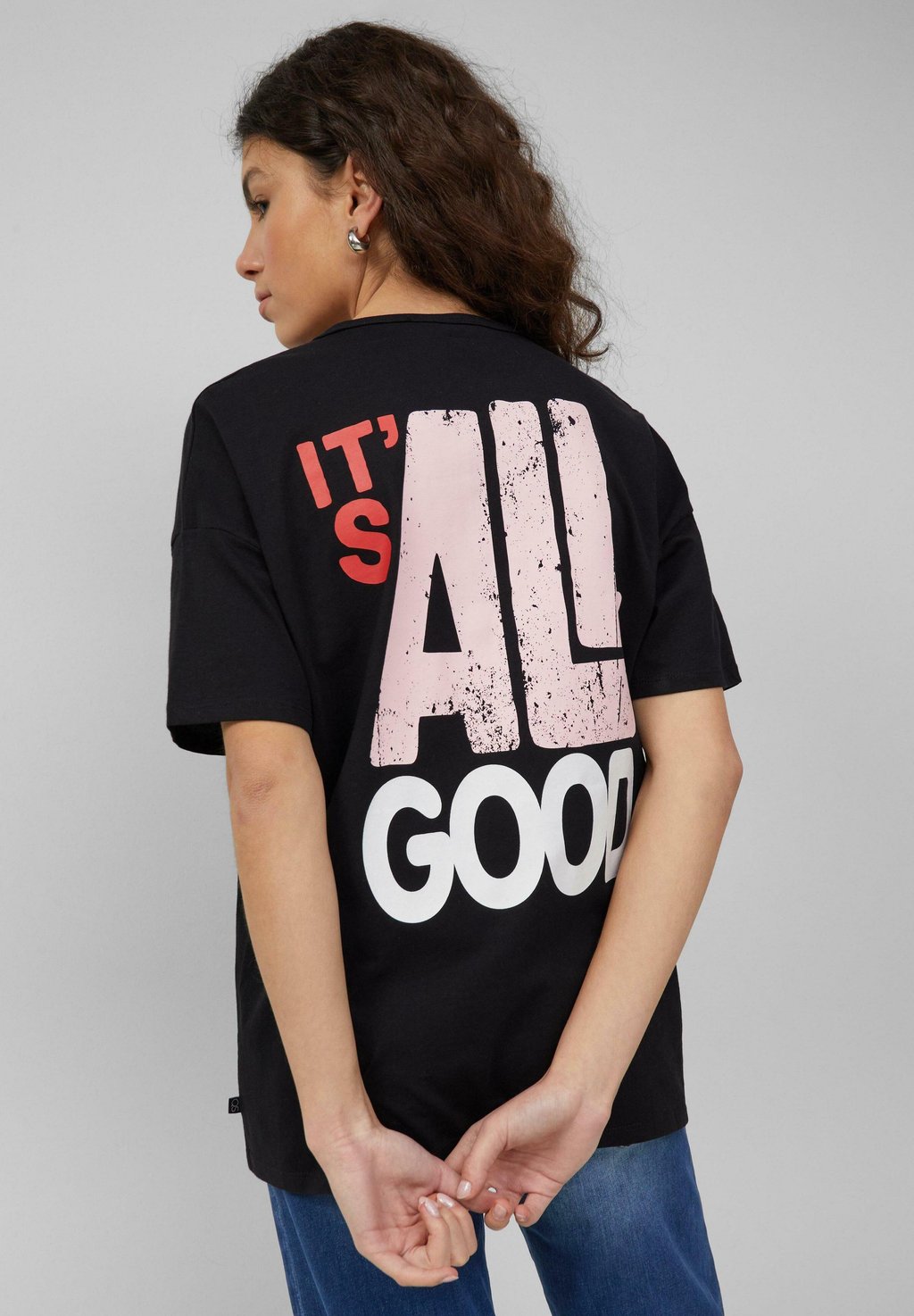 Футболка с принтом MIT FRONT- UND BACK QS, черный
Футболка с принтом MIT FRONT- UND BACK QS, черный