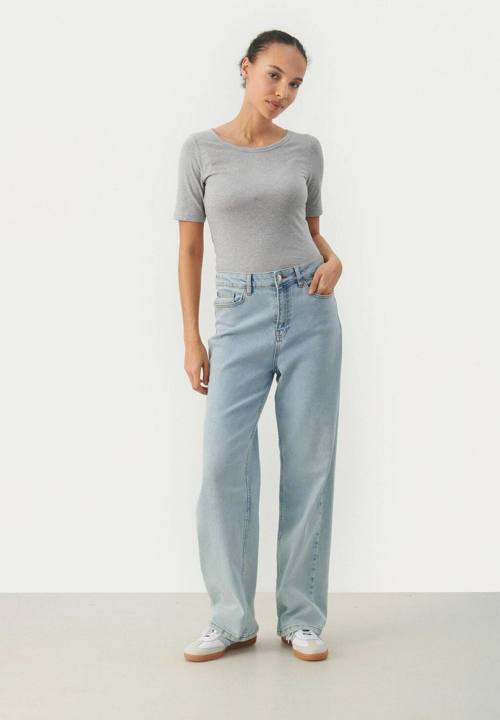 Базовая футболка EAMAJA Part Two, серый
Базовая футболка EAMAJA Part Two, серый