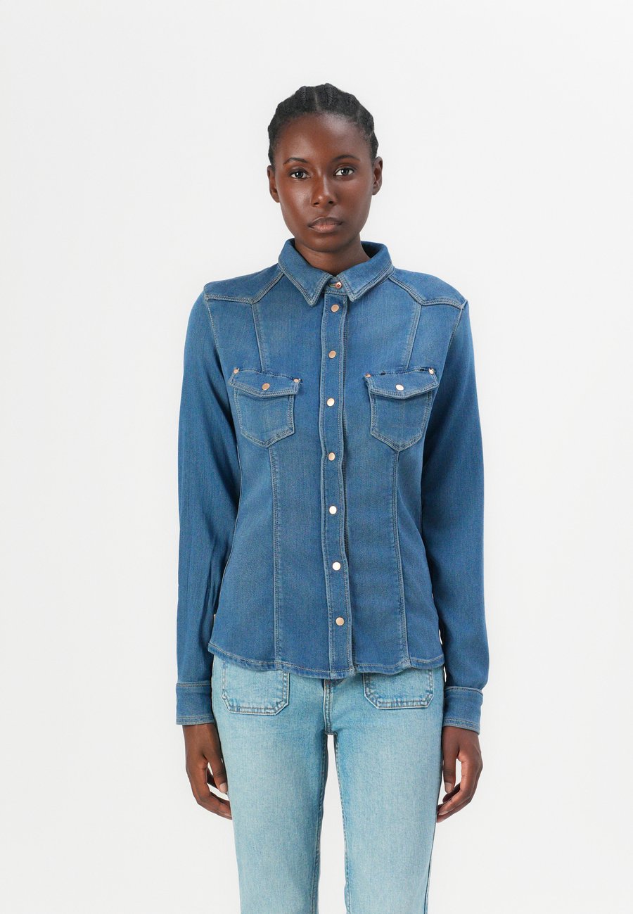 Блуза Guess KALIMA SHIRT, Comfy Light/Blue Denim
Блуза Guess KALIMA SHIRT, Comfy Light/Blue Denim