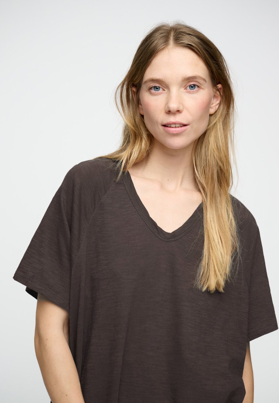 Футболка moshi moshi mind FAVOURITE, Dark Brown, Коричневый, Футболка moshi moshi mind FAVOURITE, Dark Brown
Футболка moshi moshi mind FAVOURITE, Dark Brown, Коричневый, Футболка moshi moshi mind FAVOURITE, Dark Brown