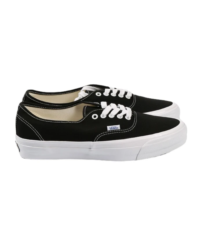 Черные шелковые и нейлоновые кроссовки Vans, черный
Черные шелковые и нейлоновые кроссовки Vans, черный