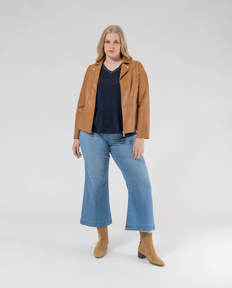 Женские укороченные джинсы клеш с накладными карманами October, синий
Женские укороченные джинсы клеш с накладными карманами October, синий