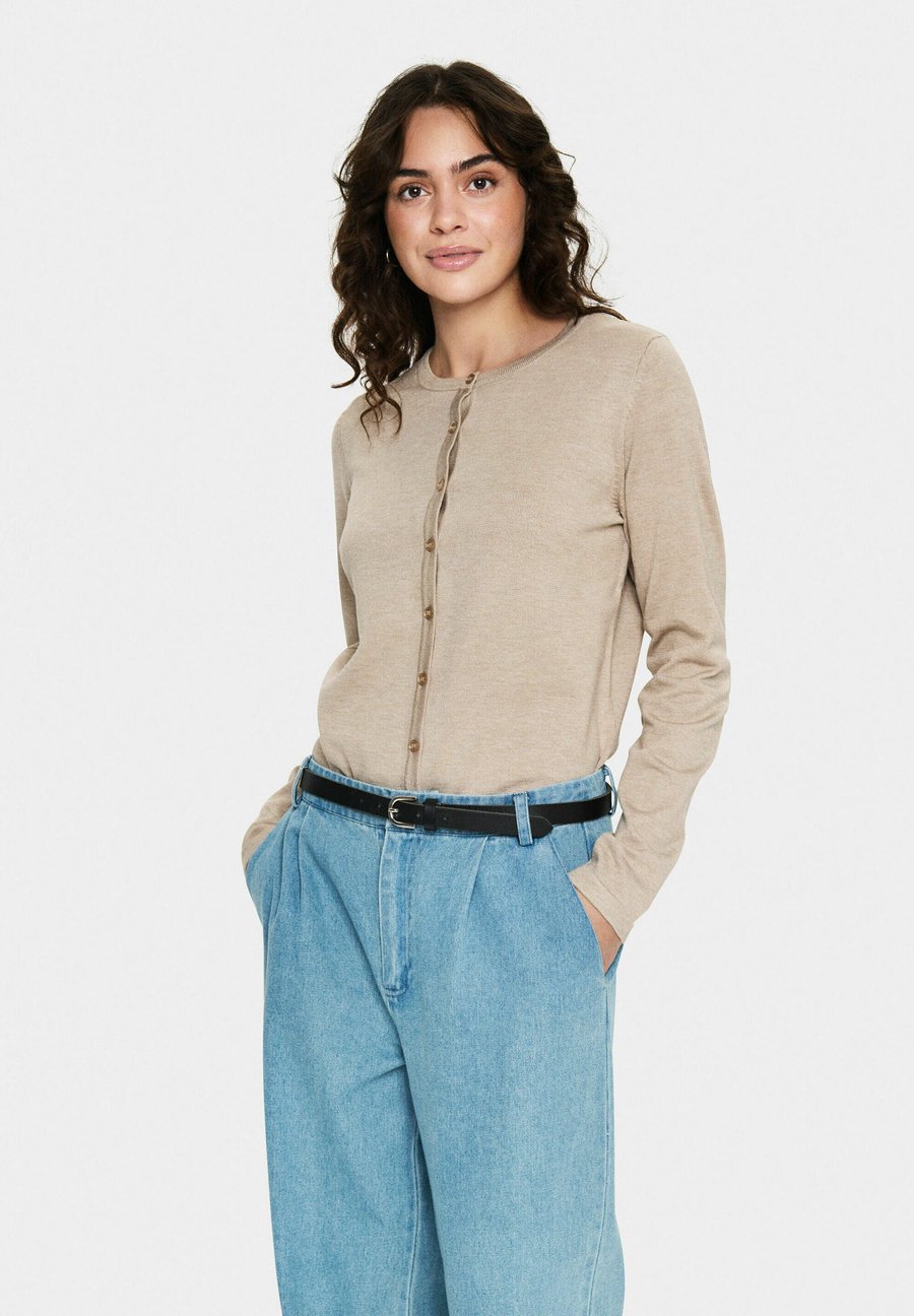 Кардиган Saint Tropez MILA R-NECK, Plaza Taupe Melange/Brown
Кардиган Saint Tropez MILA R-NECK, Plaza Taupe Melange/Brown