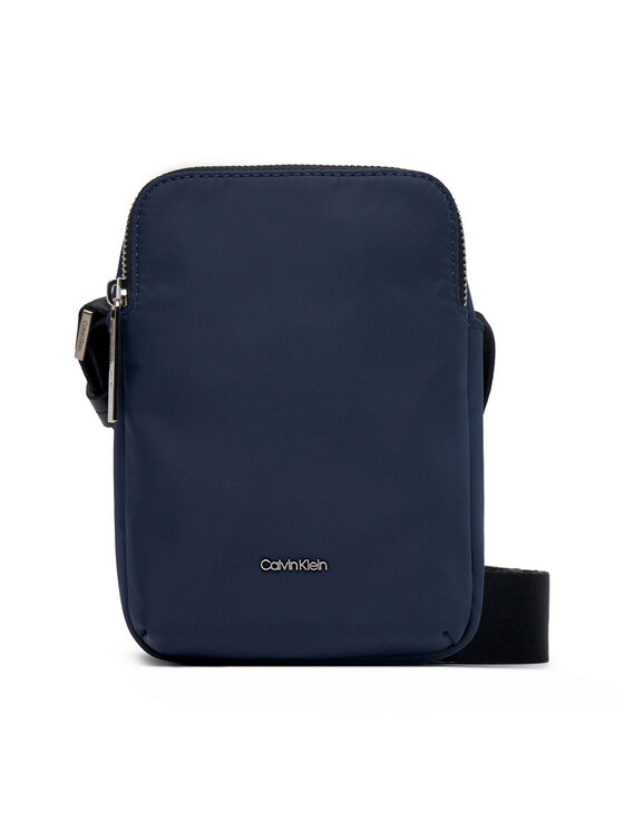 Сумка через плечо Business Tech Reporter Xs K50K512888 Calvin Klein, синий
Сумка через плечо Business Tech Reporter Xs K50K512888 Calvin Klein, синий
