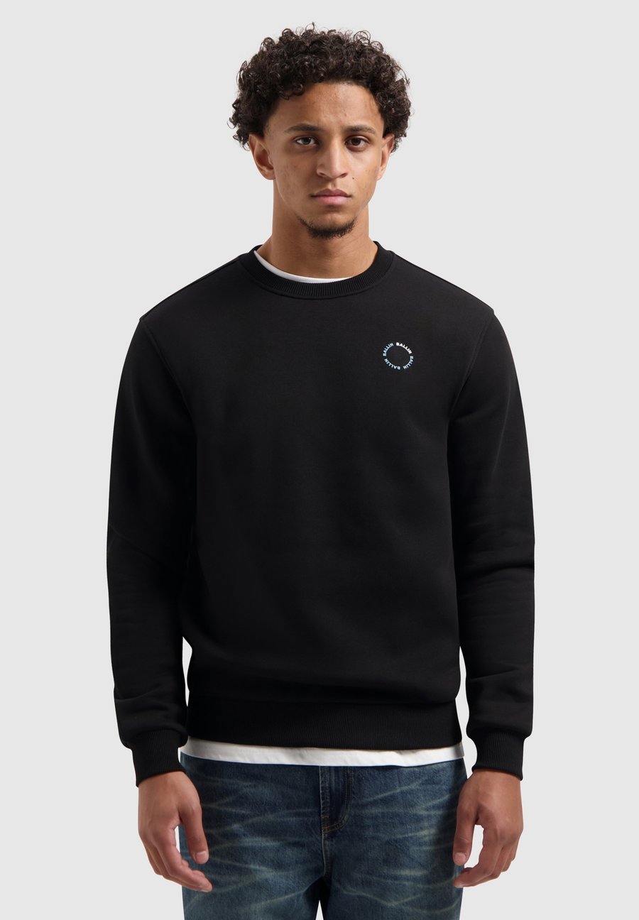 Толстовка Ballin REGULAR FIT CREWNECK, Black
Толстовка Ballin REGULAR FIT CREWNECK, Black