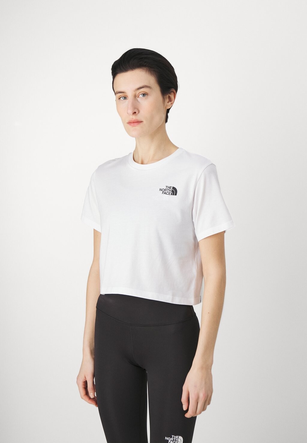 Футболка с принтом CROPPED SIMPLE DOME TEE The North Face, цвет white 
Футболка с принтом CROPPED SIMPLE DOME TEE The North Face, цвет white
