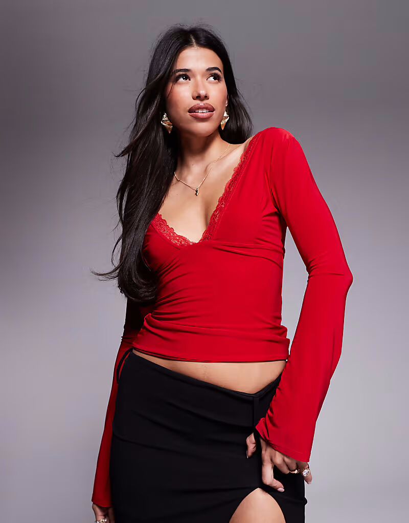 Fashionkilla двойной облегающий топ с V-образным вырезом и кружевной отделкой красного цвета
Fashionkilla двойной облегающий топ с V-образным вырезом и кружевной отделкой красного цвета