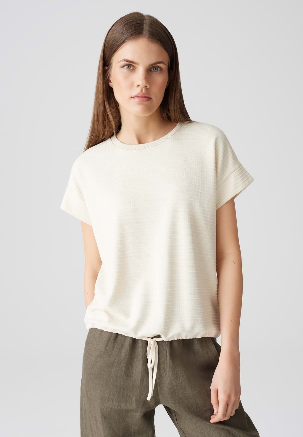 Базовая футболка LOOSE FIT O-SHAPE OPUS, бежевый 
Базовая футболка LOOSE FIT O-SHAPE OPUS, бежевый