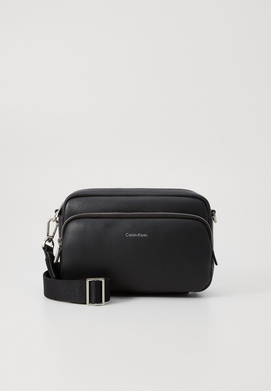 Сумка кросс-боди Calvin Klein RAISED CAMERA BAG, Black
Сумка кросс-боди Calvin Klein RAISED CAMERA BAG, Black
