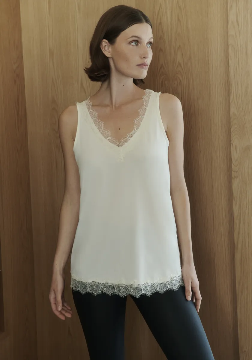 Майка Rosemunde "Billie Tank Top" с красивой винтажной кружевной отделкой на V-образном вырезе и подоле, слоновая кость
Майка Rosemunde "Billie Tank Top" с красивой винтажной кружевной отделкой на V-образном вырезе и подоле, слоновая кость