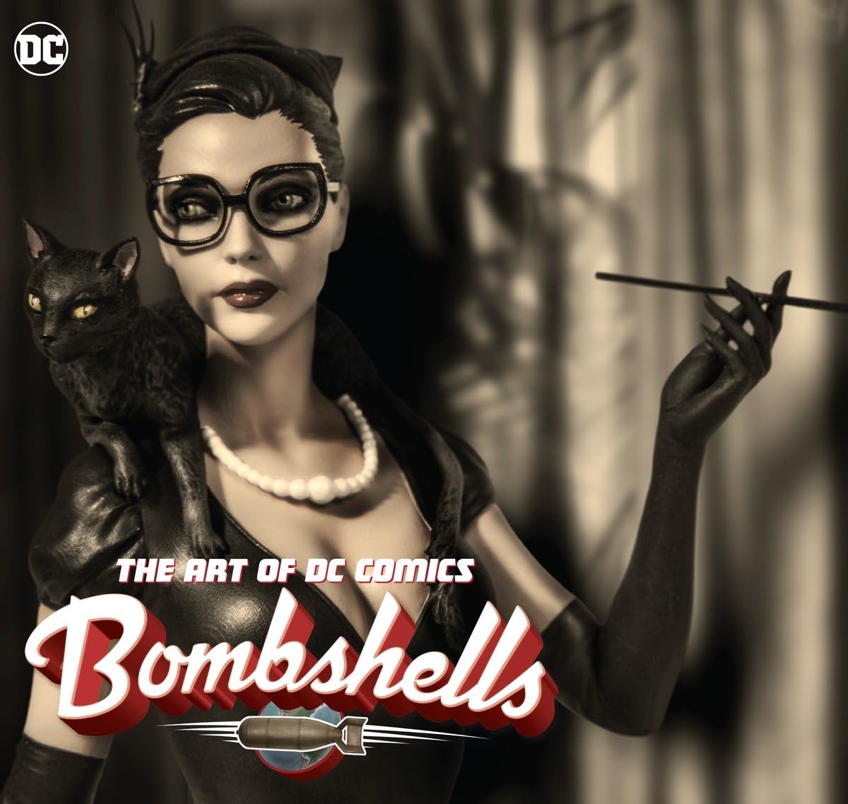The Art of DC Comics Bombshells (DC Comics)
The Art of DC Comics Bombshells (DC Comics)