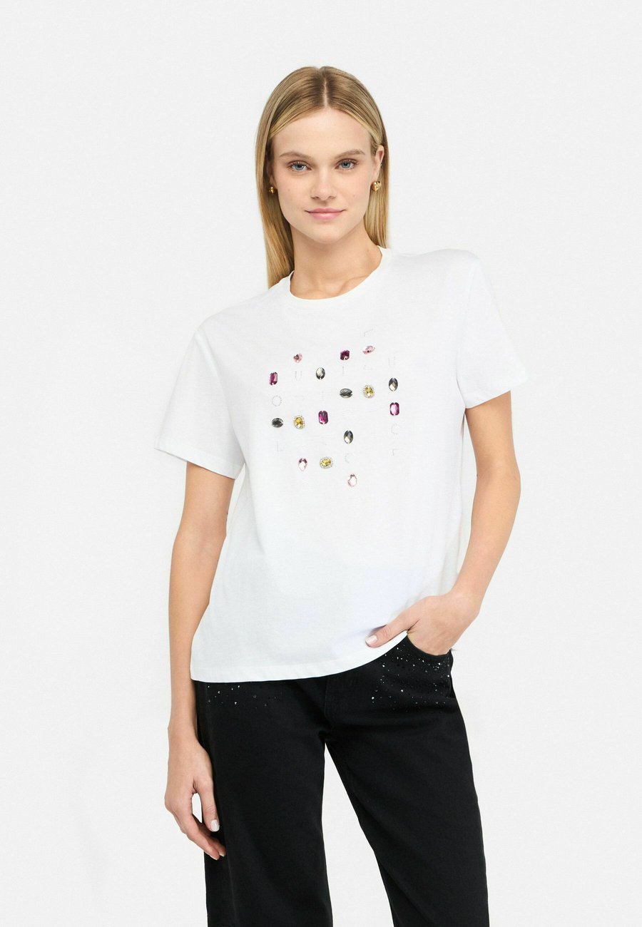 Футболка LIU JO WITH APPLIQUÉS, White, Белый, Футболка LIU JO WITH APPLIQUÉS, White
Футболка LIU JO WITH APPLIQUÉS, White, Белый, Футболка LIU JO WITH APPLIQUÉS, White