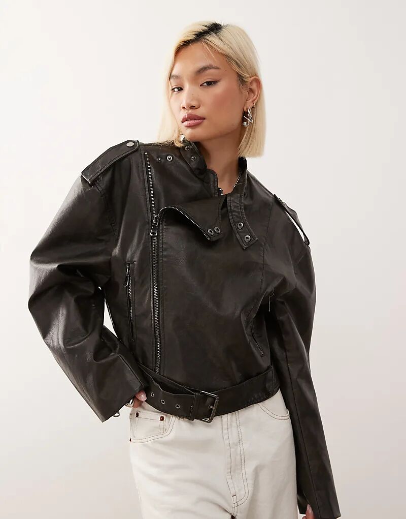 Байкерская куртка Lioness Driftwood из искусственной кожи с широкими рукавами и пряжкой, черного цвета
Байкерская куртка Lioness Driftwood из искусственной кожи с широкими рукавами и пряжкой, черного цвета