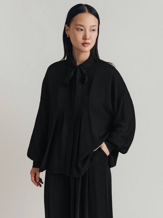 Рубашка с галстуком на шее от марджи Ghost, черный
Рубашка с галстуком на шее от марджи Ghost, черный