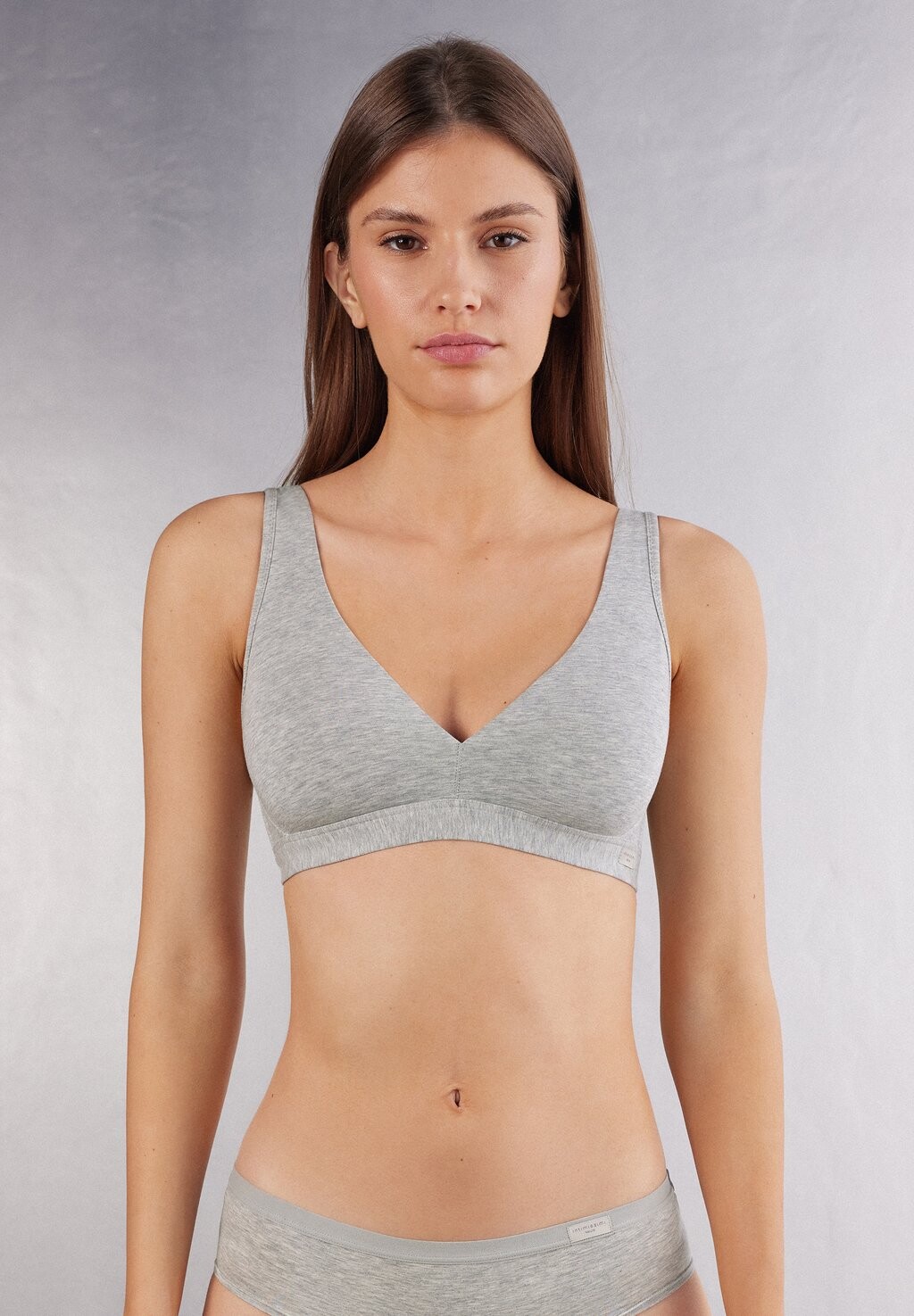 Треугольный бюстгальтер LARA Intimissimi, серый
Треугольный бюстгальтер LARA Intimissimi, серый