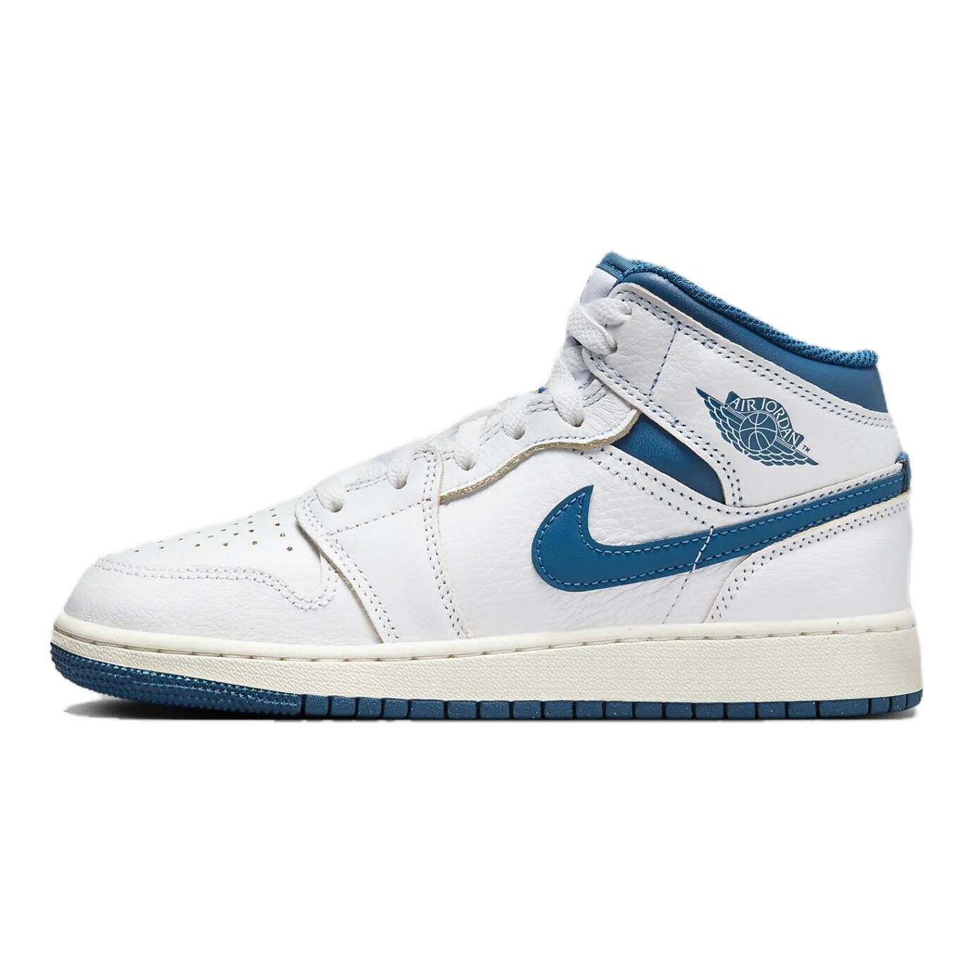 Кроссовки Jordan 1 Mid SE Industrial Blue GS, белый/синий
Кроссовки Jordan 1 Mid SE Industrial Blue GS, белый/синий