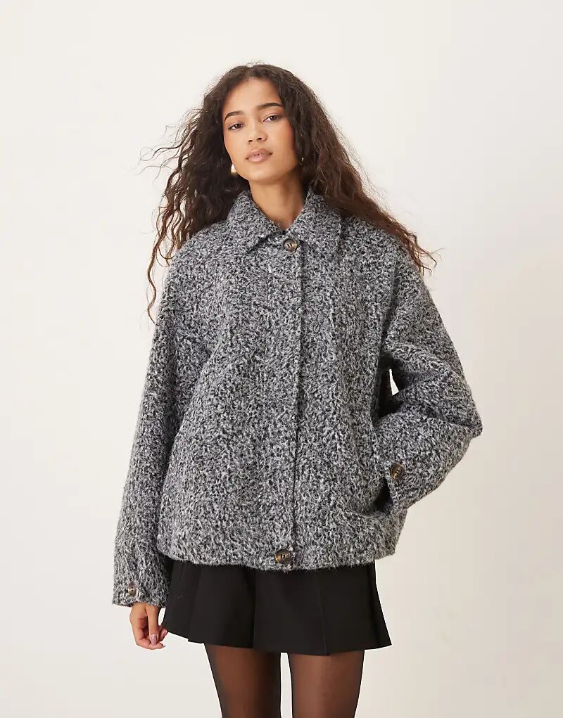 Куртка-бомбер с верхним воротником и начесом ASOS DESIGN серого цвета
Куртка-бомбер с верхним воротником и начесом ASOS DESIGN серого цвета