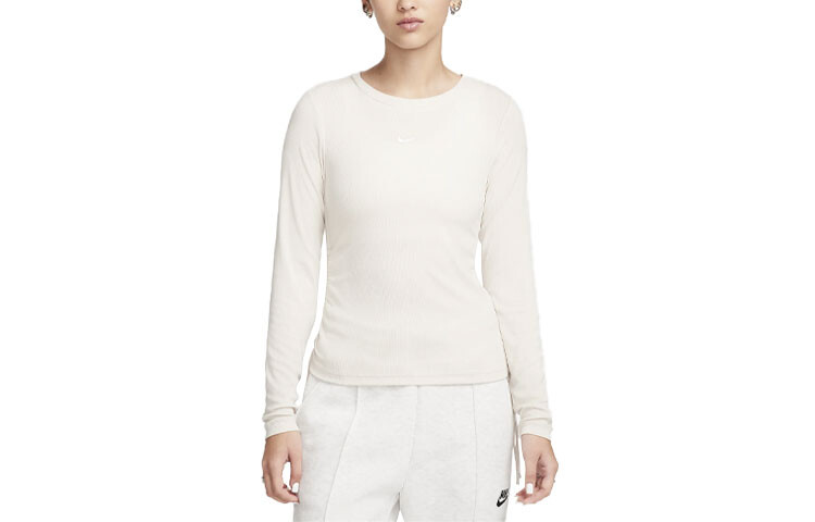 Футболка женская белая Nike
Футболка женская белая Nike