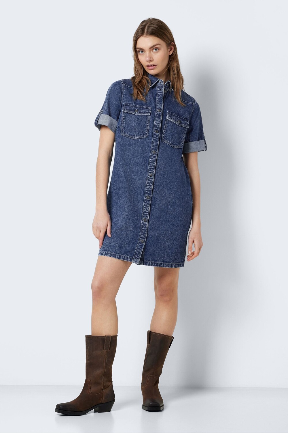 Джинсовое платье в практичном стиле Noisy May, синий
Джинсовое платье в практичном стиле Noisy May, синий