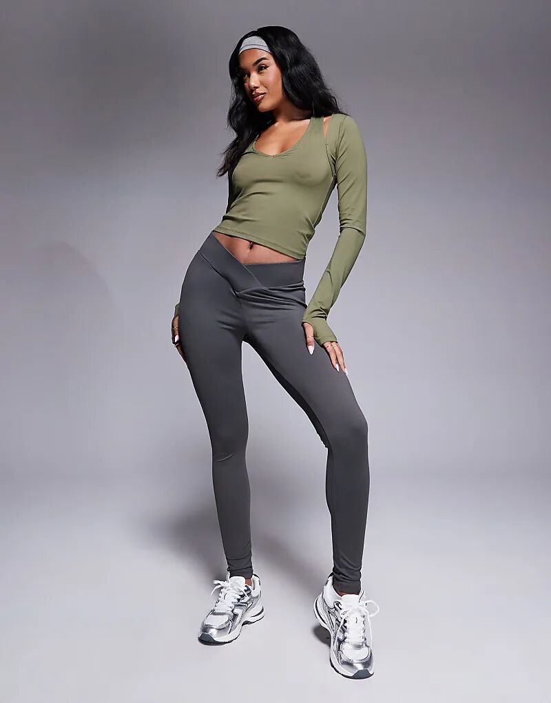 Леггинсы из полиамида с v-образным вырезом спереди сланцево-серого цвета ASOS DESIGN
Леггинсы из полиамида с v-образным вырезом спереди сланцево-серого цвета ASOS DESIGN