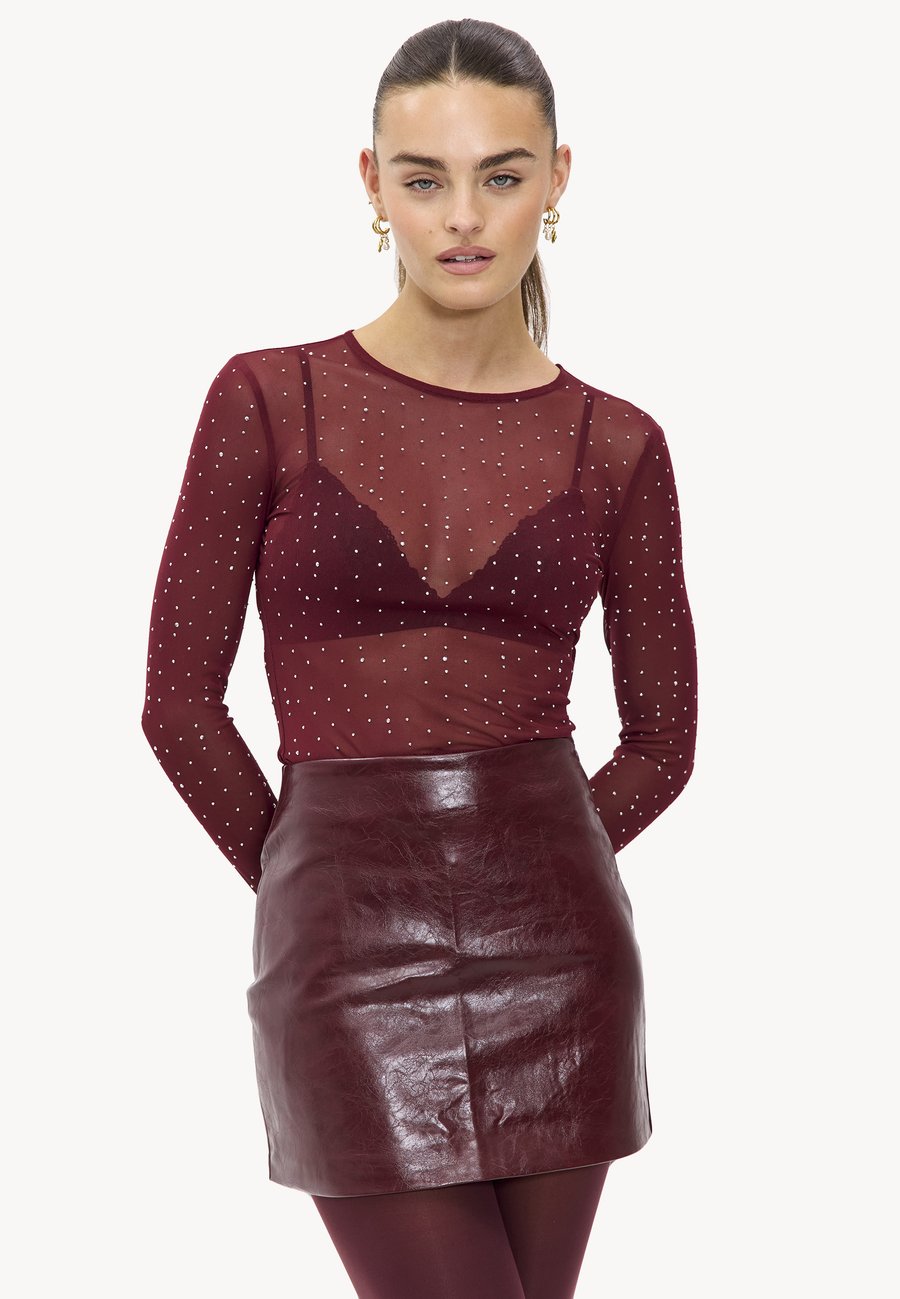 Юбка LOAVIES NIGHTFALL REVERIE, Pu Bordeaux/Bordeaux
Юбка LOAVIES NIGHTFALL REVERIE, Pu Bordeaux/Bordeaux