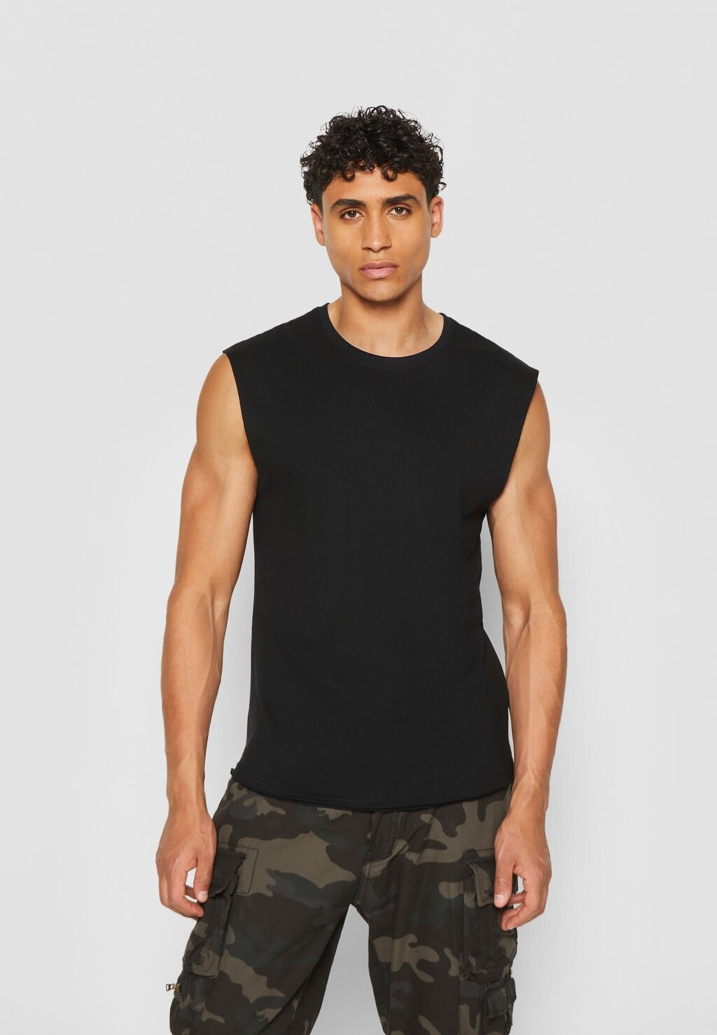 Топ OPEN EDGE SLEEVELESS Urban Classics, черный
Топ OPEN EDGE SLEEVELESS Urban Classics, черный