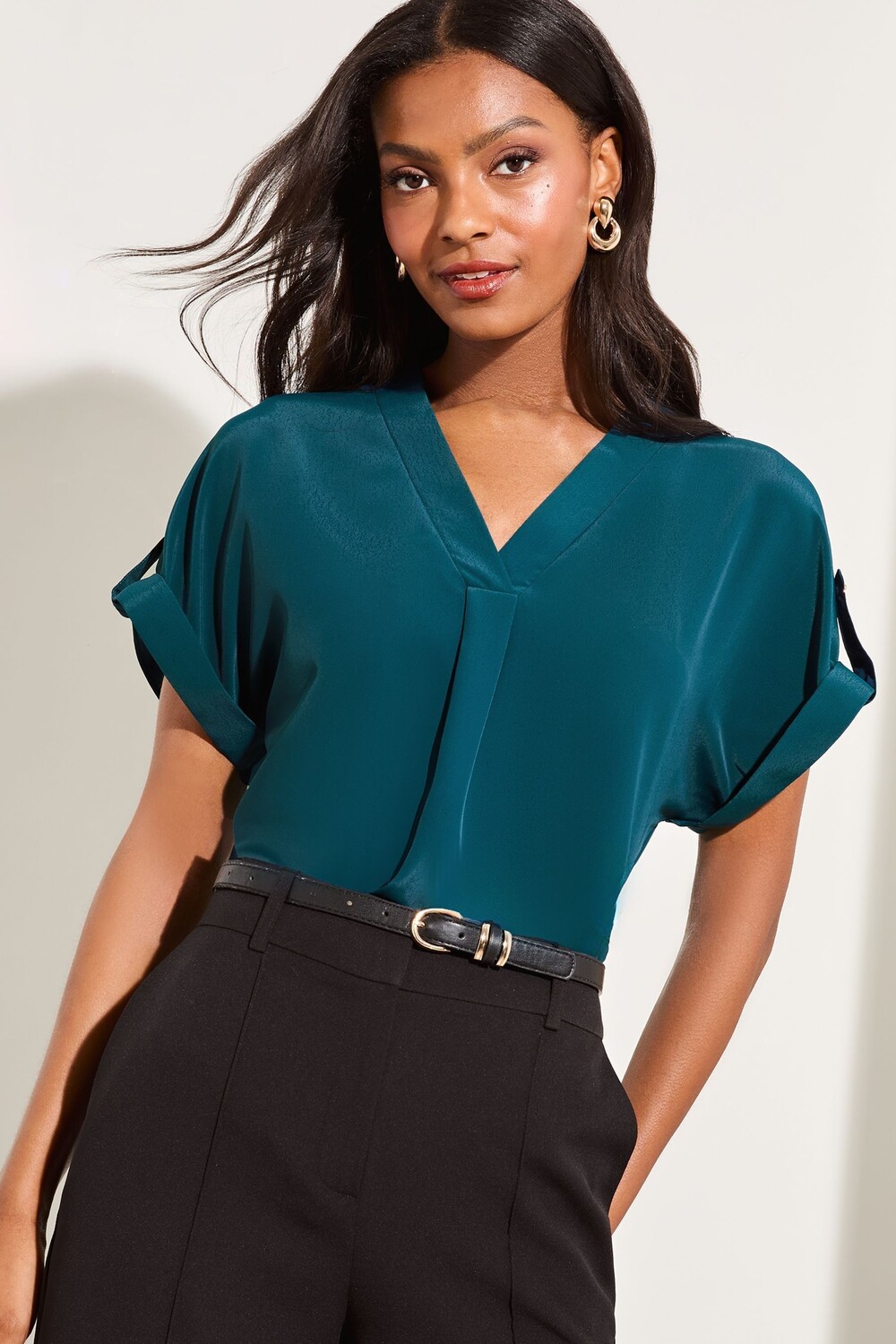 Удобный топ с v образным вырезом и короткими рукавами подворотами Lipsy, бирюзовый
Удобный топ с v образным вырезом и короткими рукавами подворотами Lipsy, бирюзовый